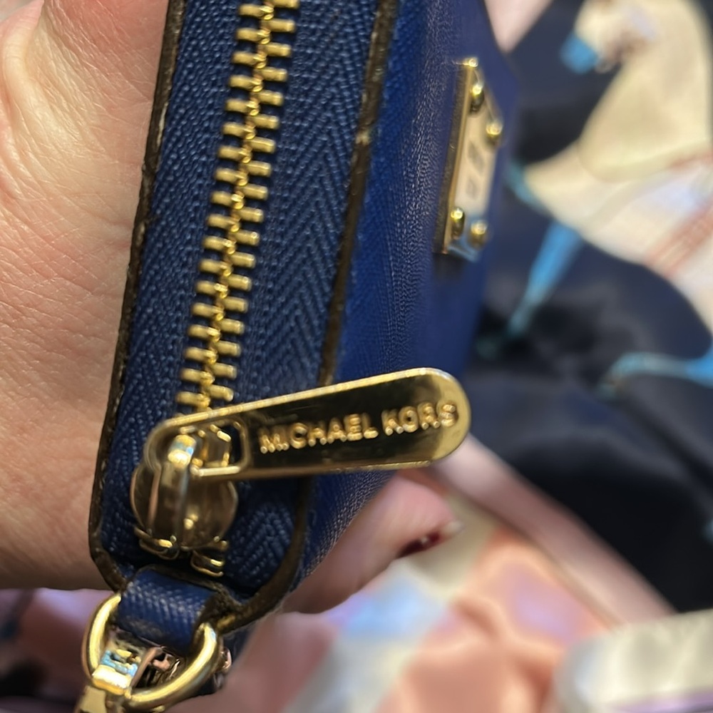 Michael Kors Blue Saffiano Leather Wallet w/strap - Picture 5 of 9